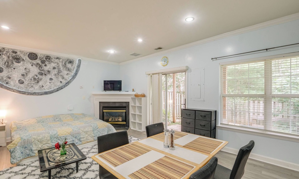 Sugarland Run Apartment | Day Trip to DC - Sterling Studio w/Pool Access