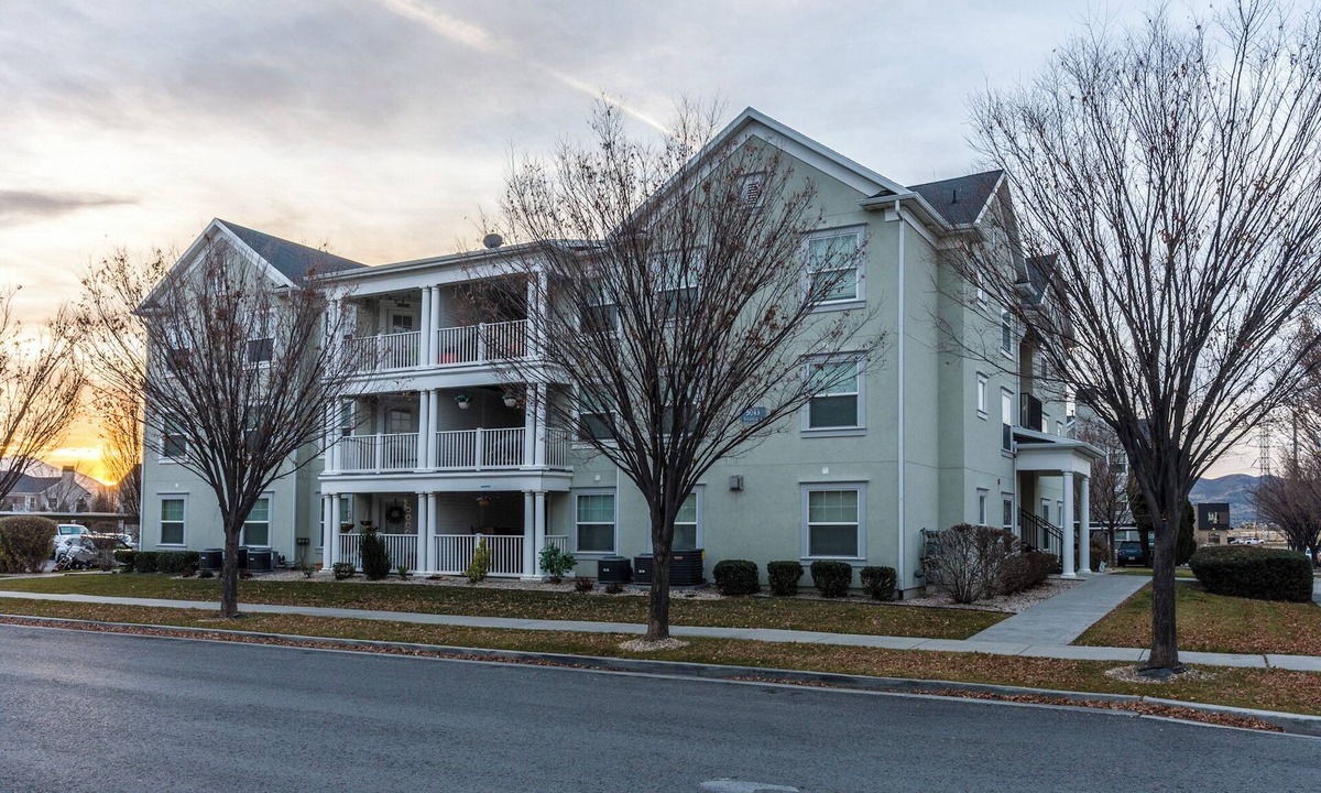 Daybreak Condo | Daybreak Gateway Skiing, Office & Views
