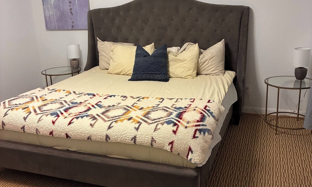 Salem Apartment | Daylight Basement Studio