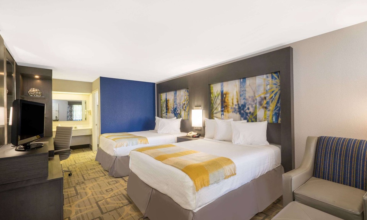 Woodfin Hotel | Days Inn by Wyndham Asheville Downtown North