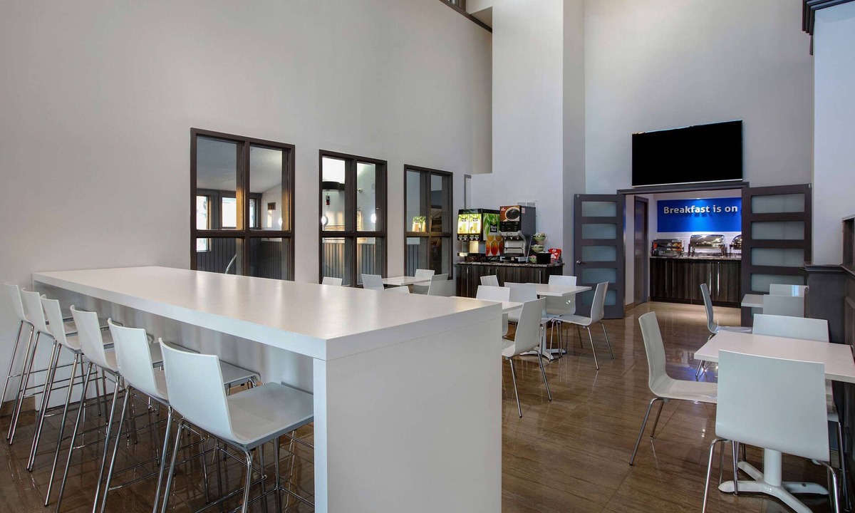 Barrie Hotel | Days Inn by Wyndham Barrie
