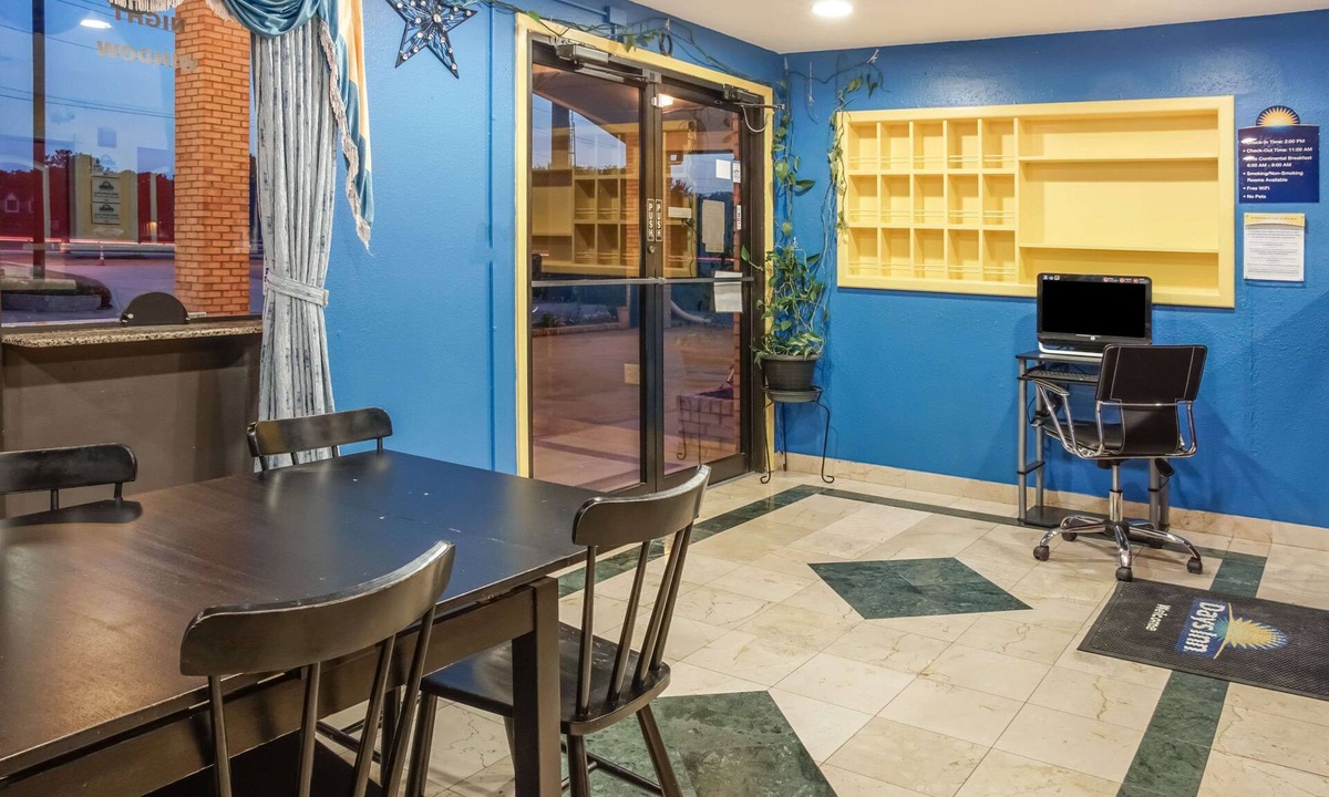 Bastrop Hotel | Days Inn by Wyndham Bastrop