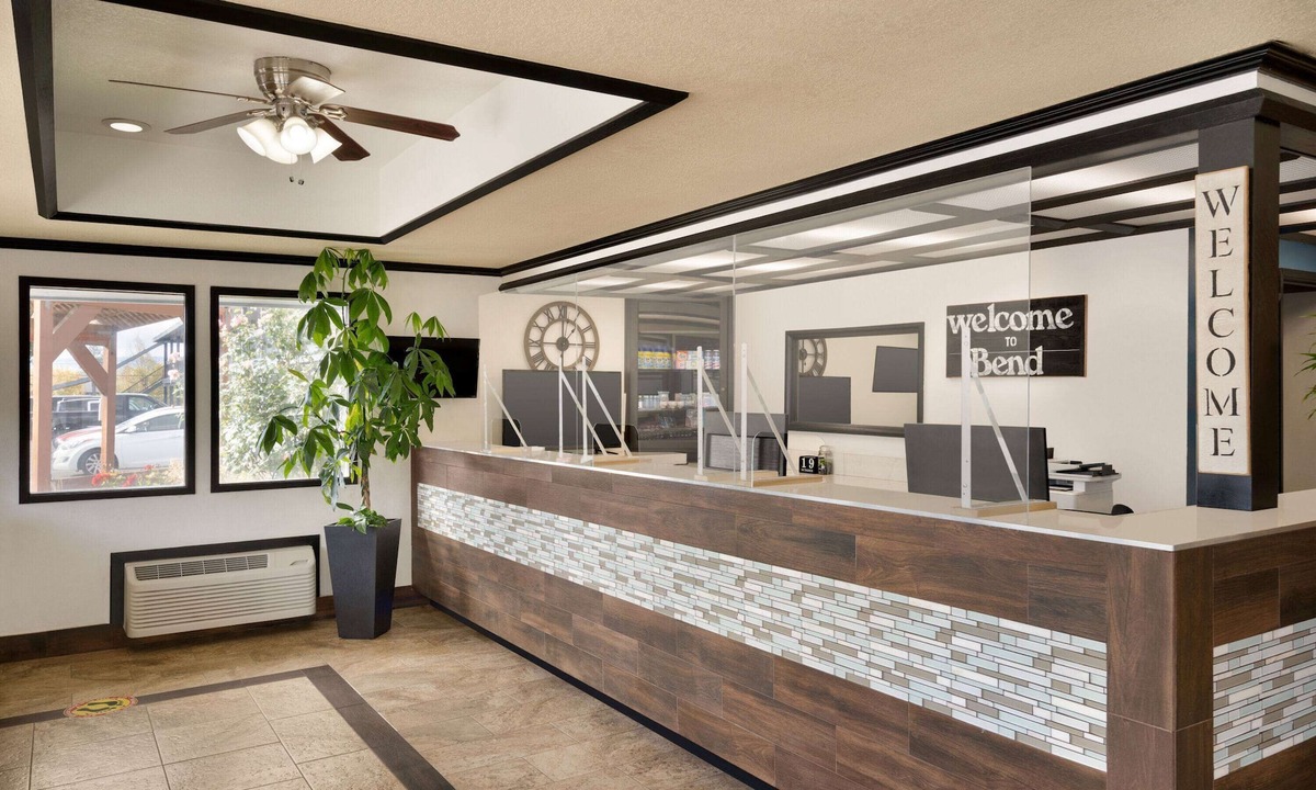 Orchard District Hotel | Days Inn by Wyndham Bend