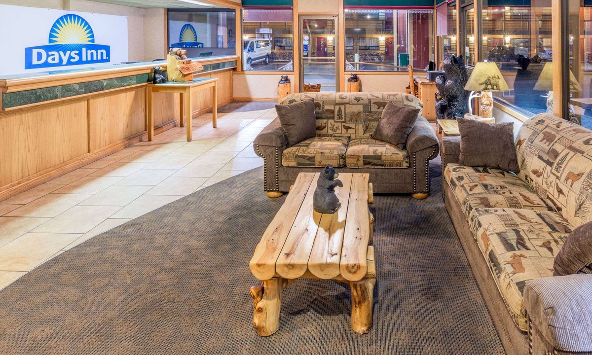 Salem Hotel | Days Inn by Wyndham Black Bear