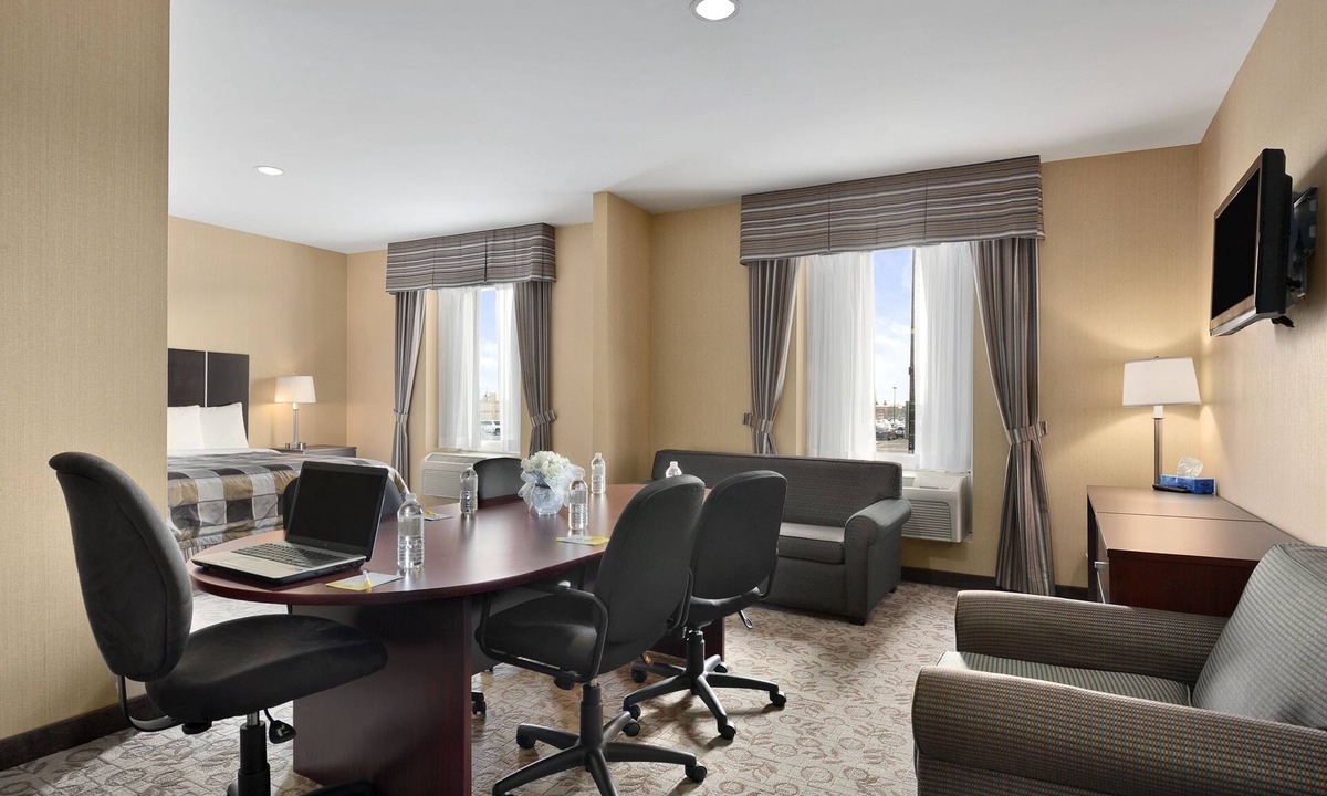 Brampton Hotel | Days Inn by Wyndham Brampton