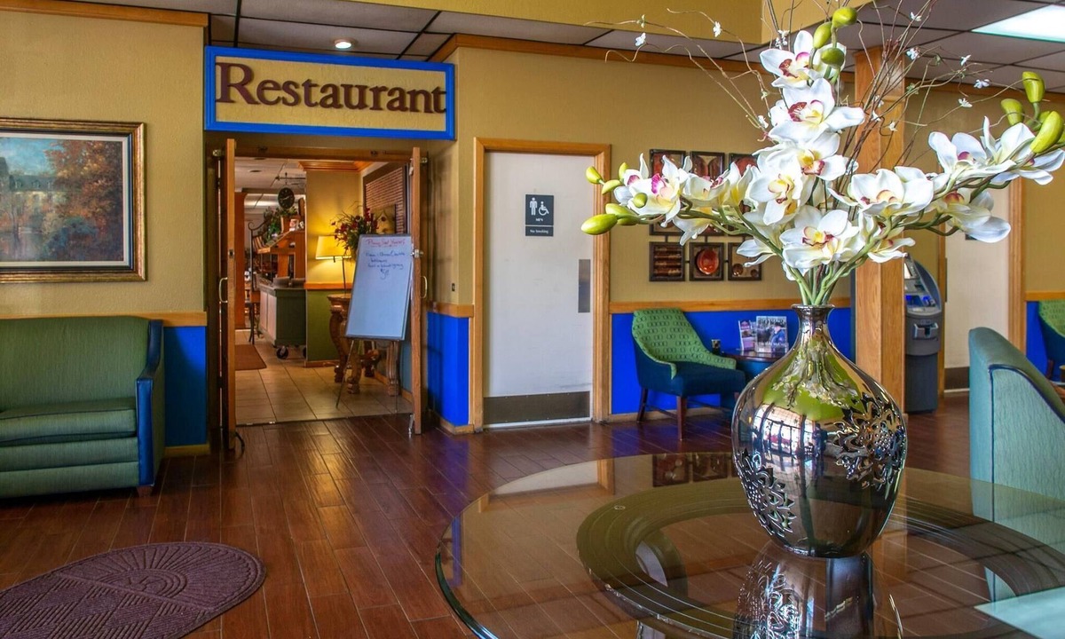 Clinton Hotel | Days Inn by Wyndham Clinton