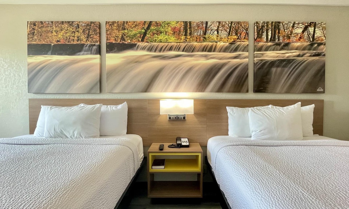 Columbus Hotel | Days Inn by Wyndham Columbus IN