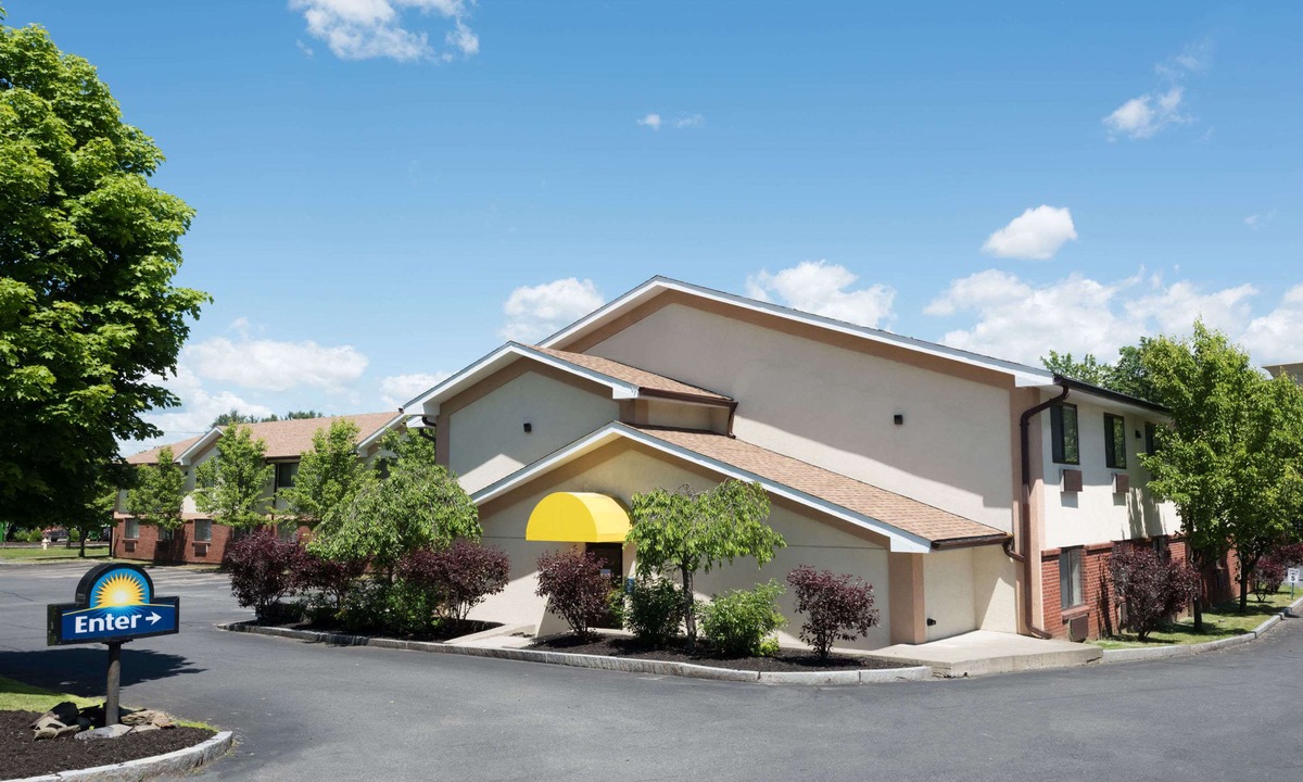 Greenfield Hotel | Days Inn by Wyndham Greenfield