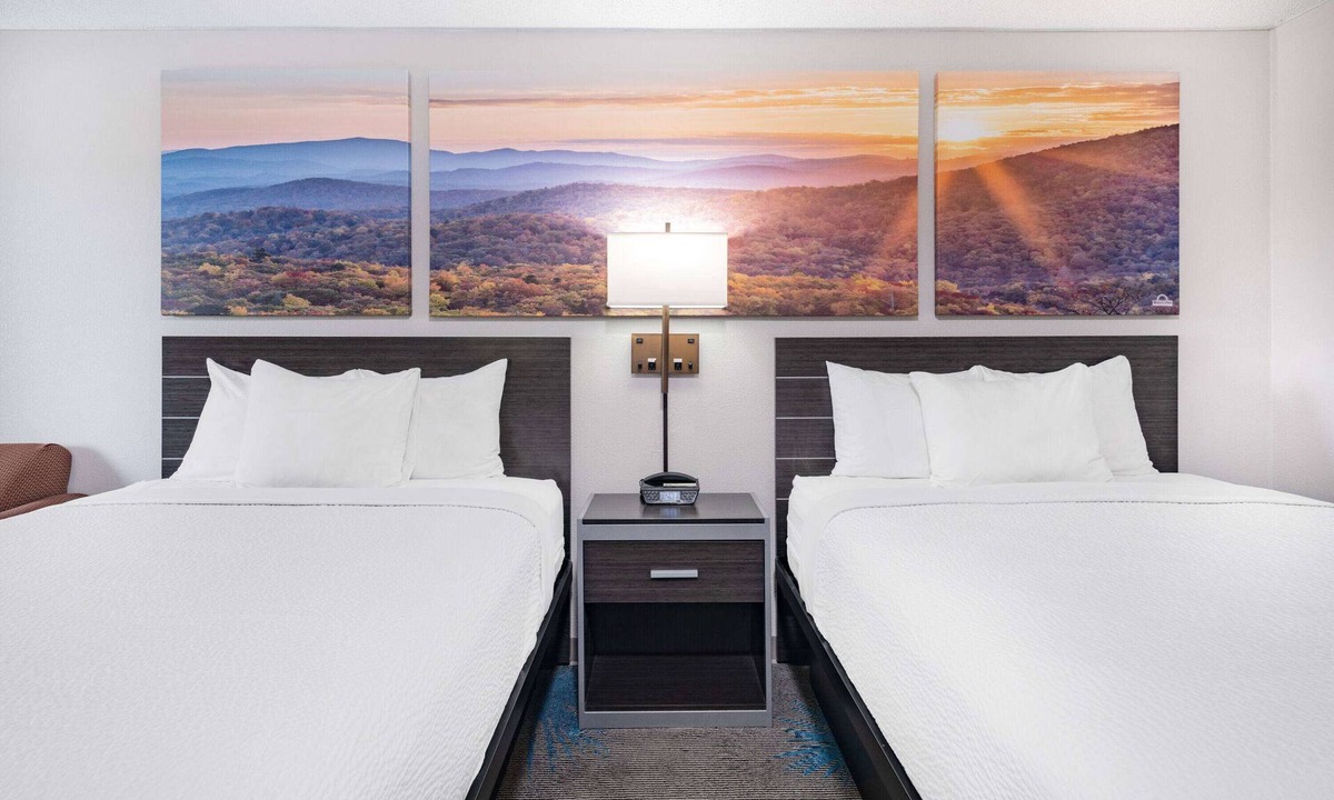 Hamilton Hotel | Days Inn by Wyndham Hamilton