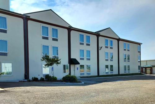 LaPlace Hotel | Days Inn by Wyndham LaPlace- New Orleans