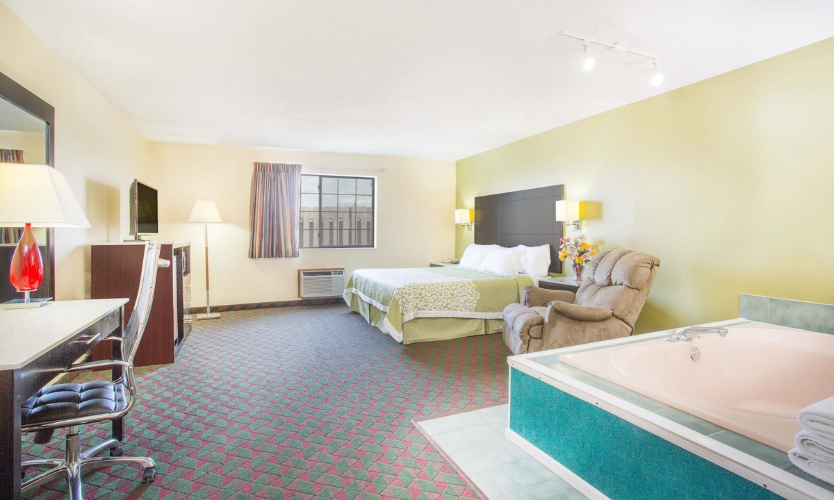 Lexington Hotel | Days Inn by Wyndham Lexington NE