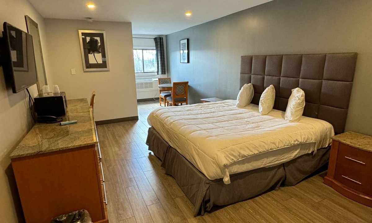 Moosic Hotel | Days Inn by Wyndham Moosic