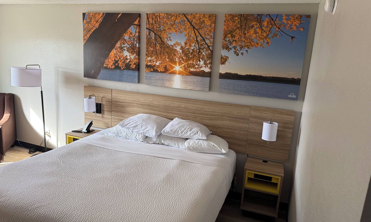 Muncie Hotel | Days Inn by Wyndham Muncie -Ball State University