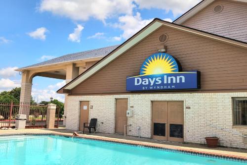 Navasota Hotel | Days Inn by Wyndham Navasota