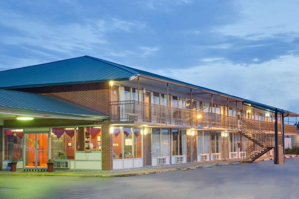 Newport Hotel | Days Inn by Wyndham Newport