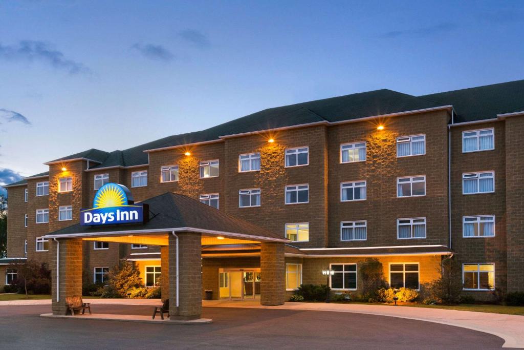 Oromocto Hotel | Days Inn by Wyndham Oromocto Conference Centre