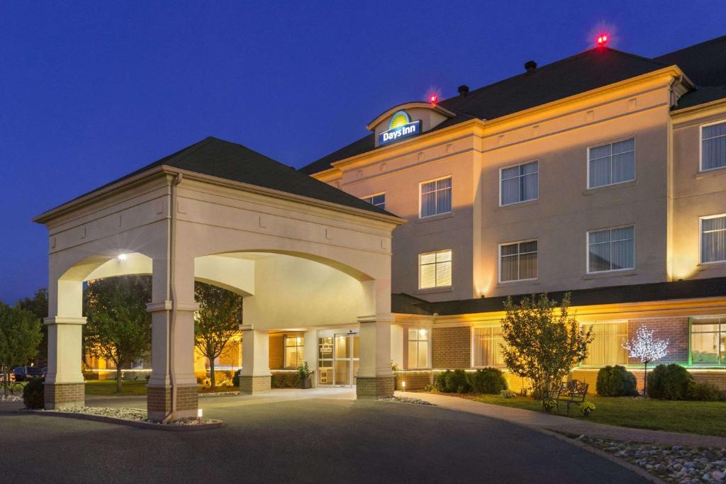 Ottawa Division Hotel | Days Inn by Wyndham Ottawa Airport
