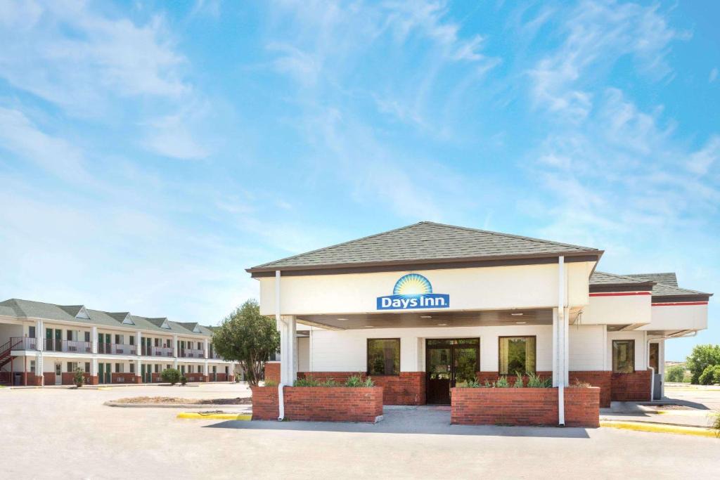 Keith County Hotel | Days Inn by Wyndham Paxton