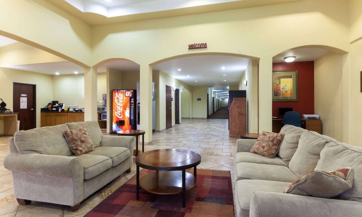 Southside Hotel | Days Inn by Wyndham San Antonio at Palo Alto