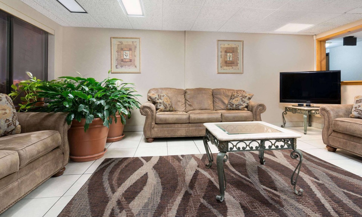 St. Cloud Hotel | Days Inn by Wyndham St Cloud