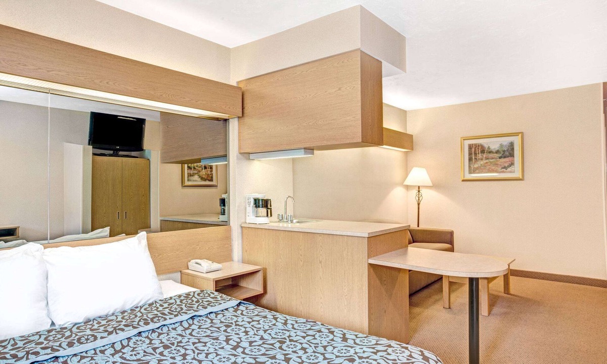 Sturbridge Hotel | Days Inn by Wyndham Sturbridge