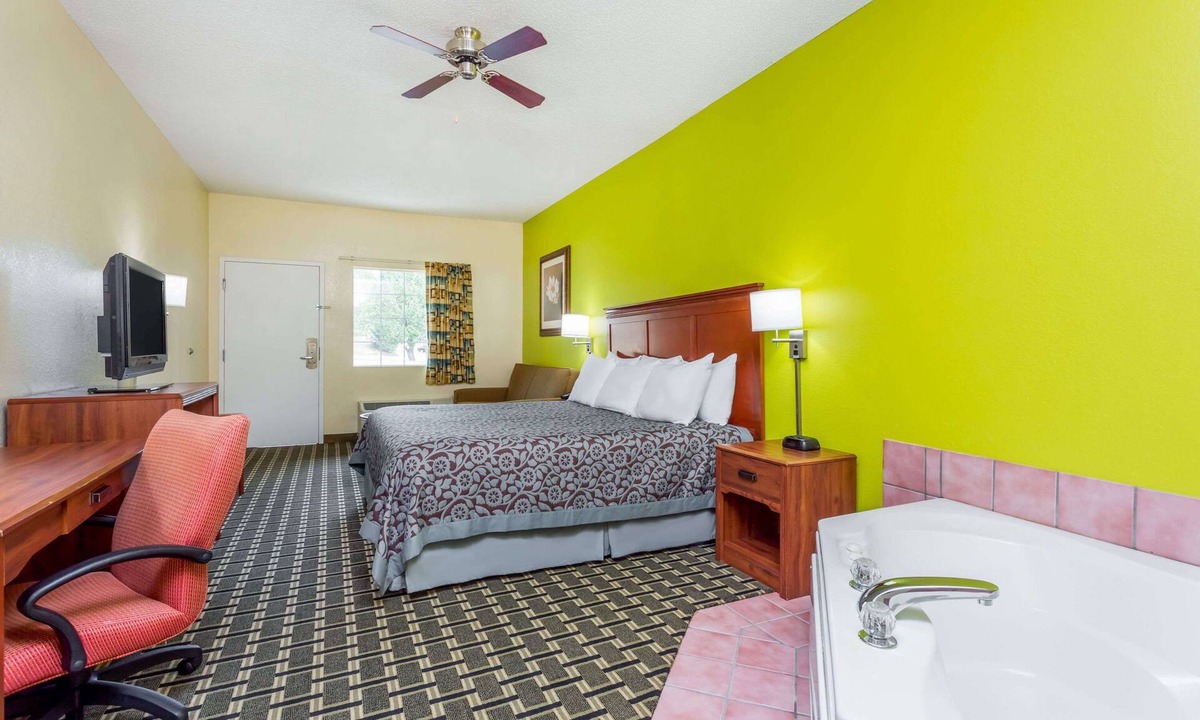 Trenton Hotel | Days Inn by Wyndham Trenton
