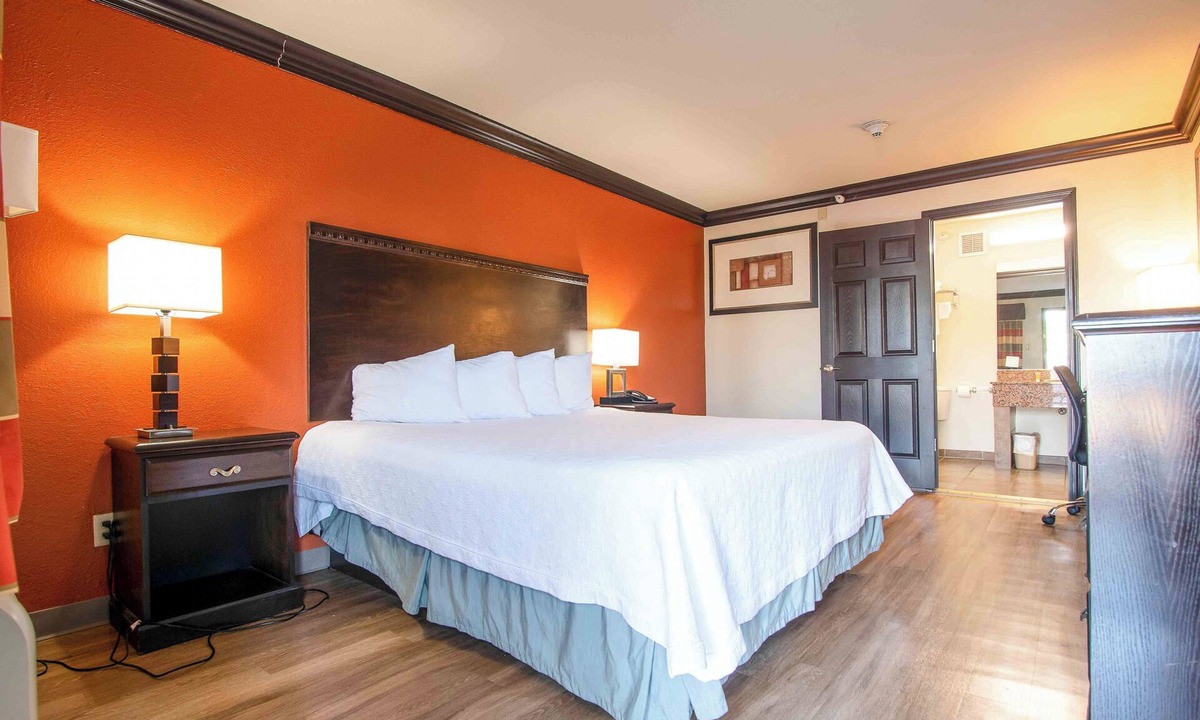 South Oklahoma City Hotel | Days Inn by Wyndham Oklahoma City/Moore
