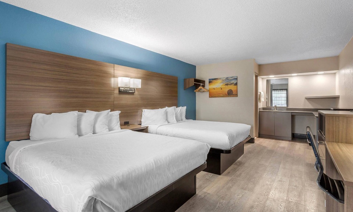 Victoria Hotel | Days Inn by Wyndham Victoria TX East