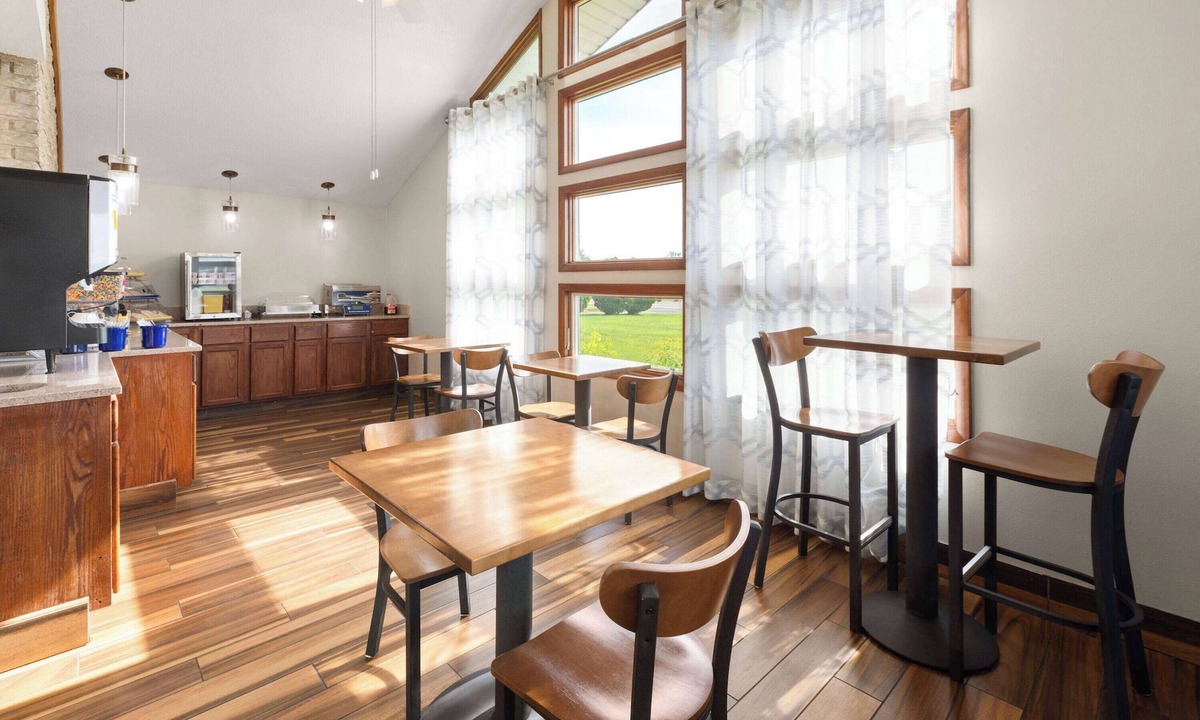 Wauseon Hotel | Days Inn by Wyndham Wauseon