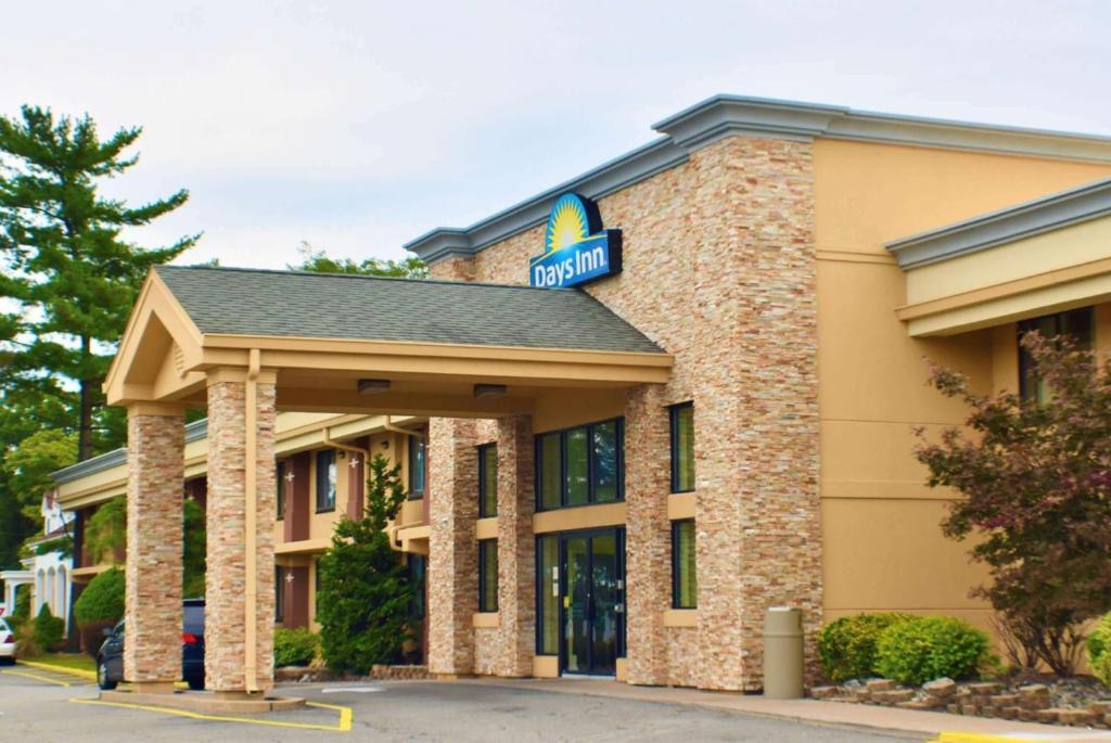 Wayne Hotel | Days Inn by Wyndham Wayne