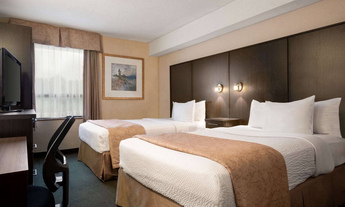 Renfrew Hotel | Days Inn & Conference Centre by Wyndham Renfrew