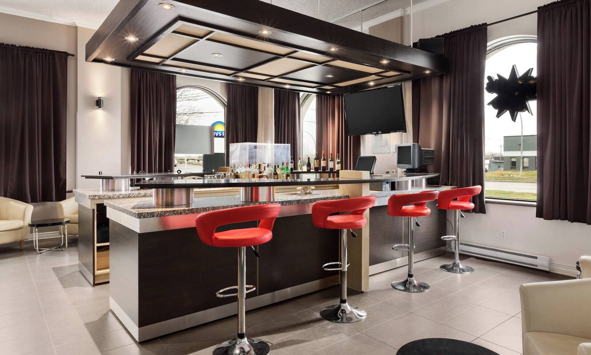 Saint-Laurent Hotel | Days Inn & Conference Centre by Wyndham Montreal Airport