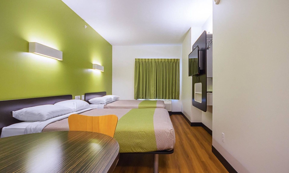 Roseland Hotel | Days Inn South Bend/Notre Dame