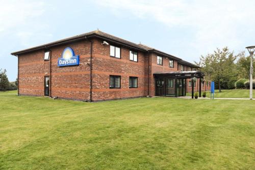 Stone Hotel | Days Inn Stafford
