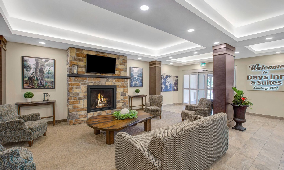 Lindsay Hotel | Days Inn & Suites by Wyndham Lindsay