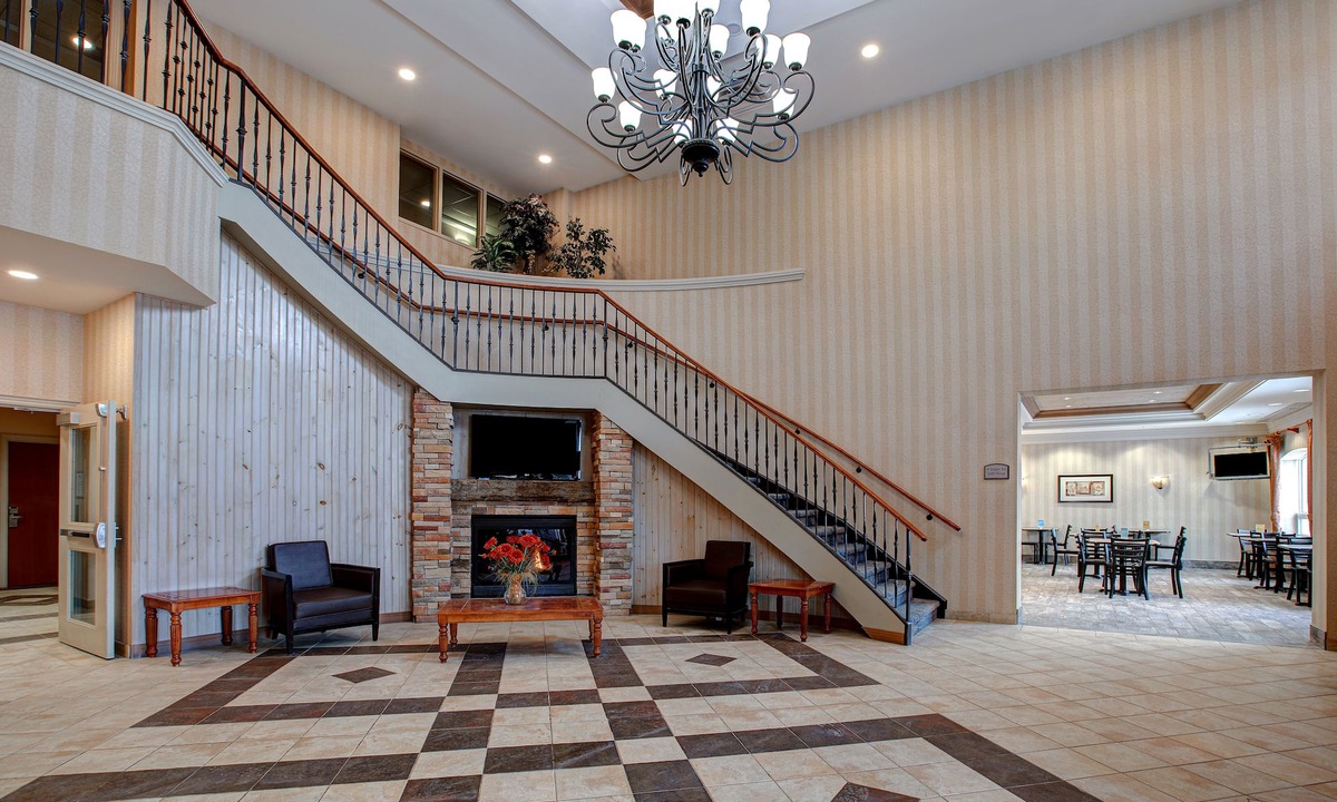 Collingwood Hotel | Days Inn & Suites by Wyndham Collingwood