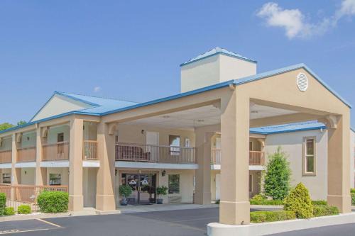 Pine Bluff Hotel | Days Inn & Suites by Wyndham Pine Bluff