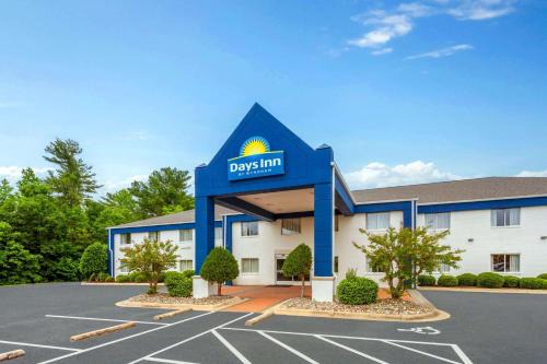 Siler City Hotel | Days Inn & Suites by Wyndham Siler City