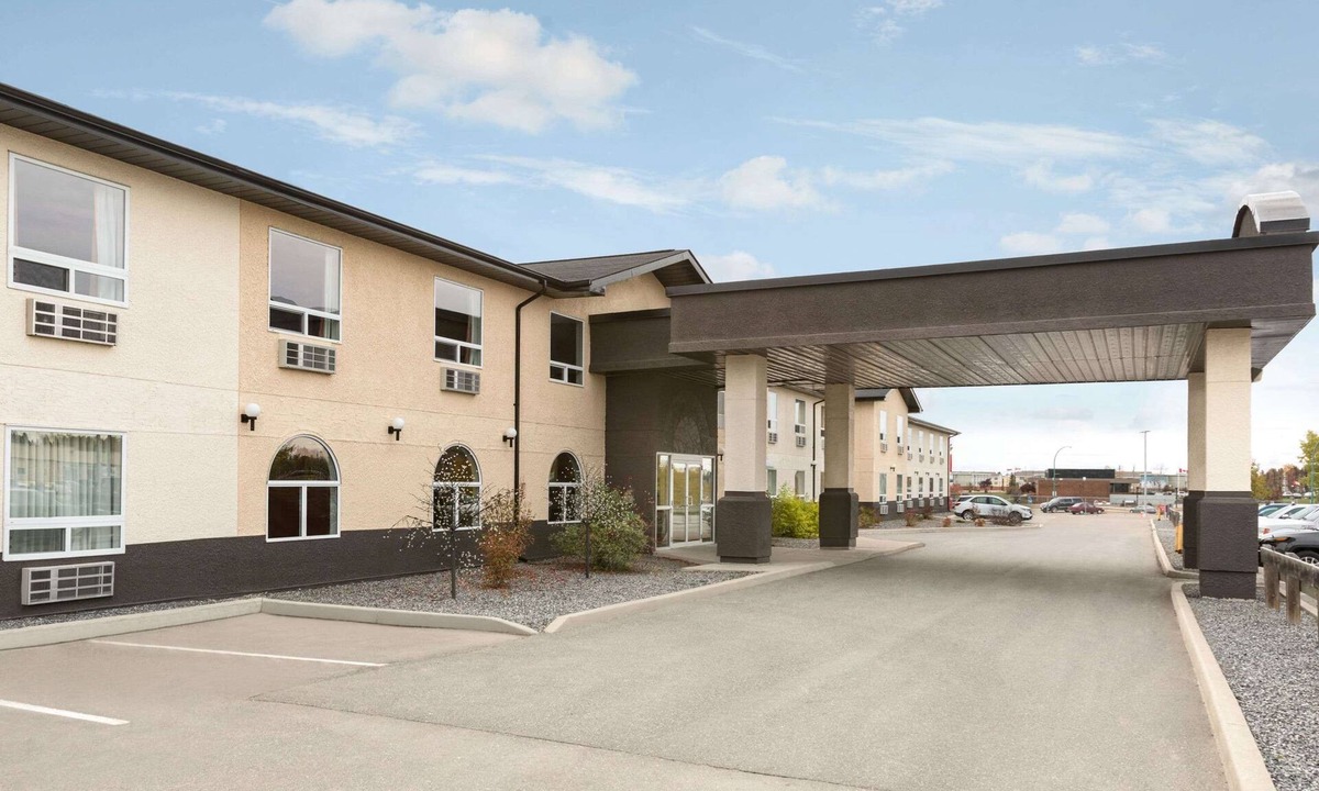 Thompson Hotel | Days Inn & Suites by Wyndham Thompson
