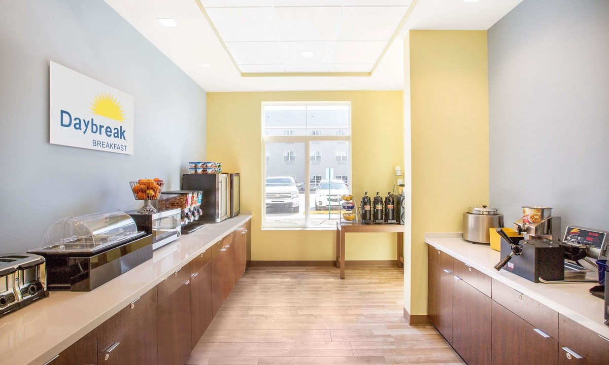 Kearney Hotel | Days Inn & Suites by Wyndham Kearney