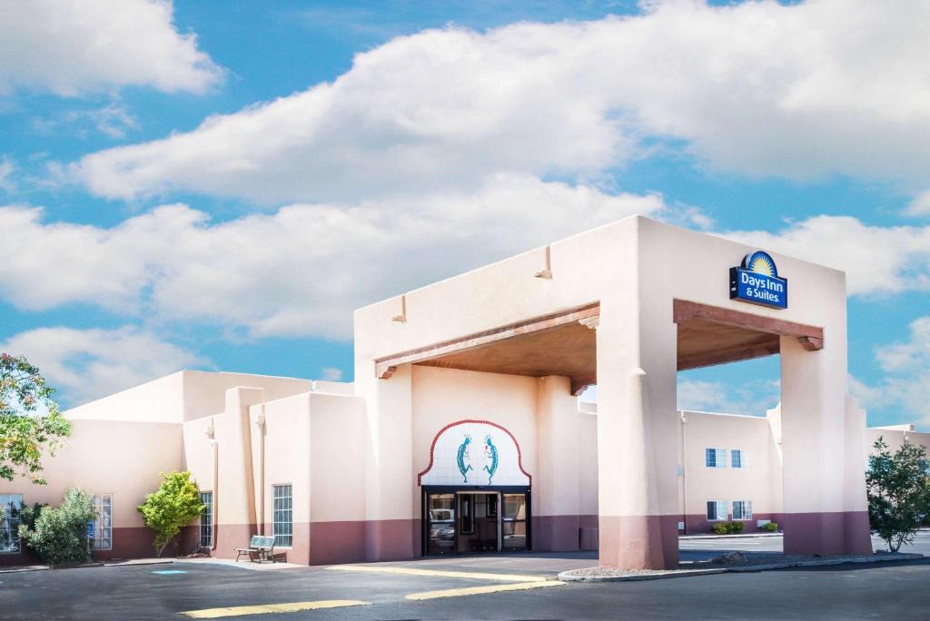 Lordsburg Hotel | Days Inn & Suites by Wyndham Lordsburg
