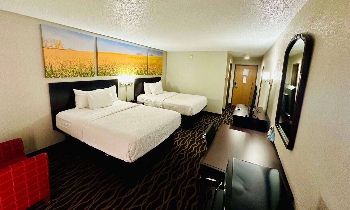 Casey Hotel | Days Inn & Suites by Wyndham Casey