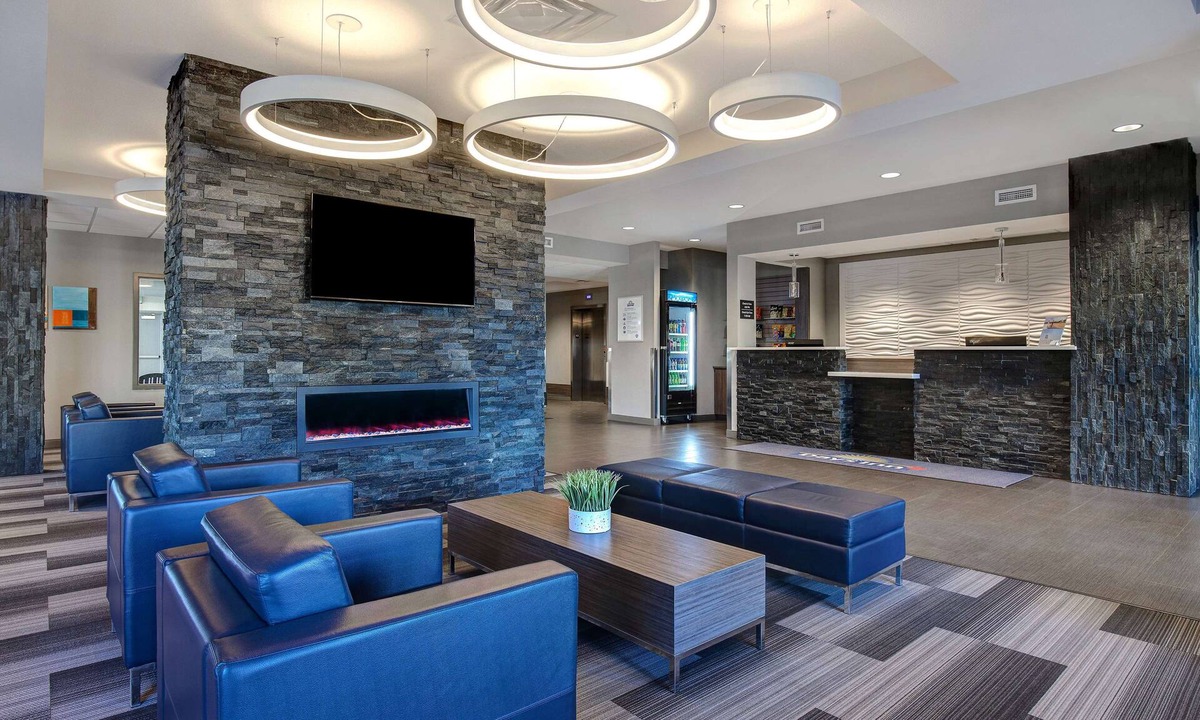 Warman Hotel | Days Inn & Suites by Wyndham Warman