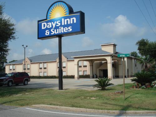 Eunice Hotel | Days Inn & Suites by Wyndham Eunice