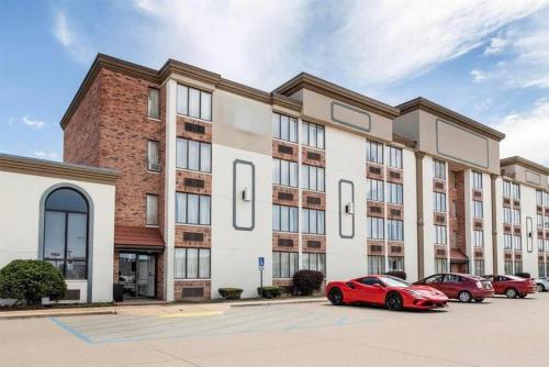 Festus Hotel | Days Inn & Suites by Wyndham Festus