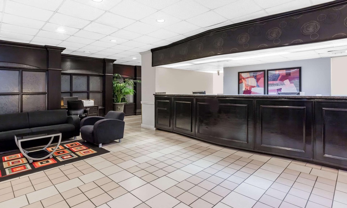 Jennings Hotel | Days Inn & Suites by Wyndham Jennings