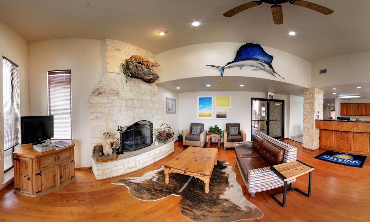 Llano Hotel | Days Inn & Suites by Wyndham Llano