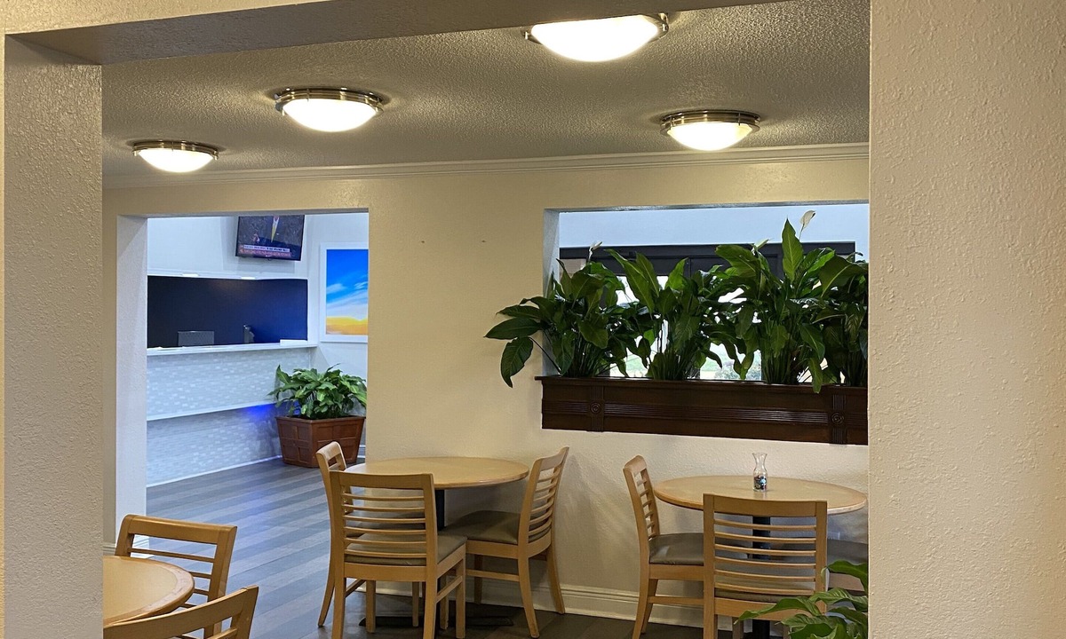 Tillmans Corner Hotel | Days Inn & Suites by Wyndham Mobile