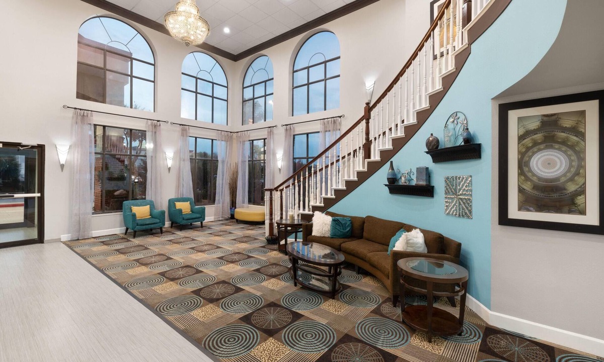 Barker Hotel | Days Inn & Suites by Wyndham Sam Houston Tollway