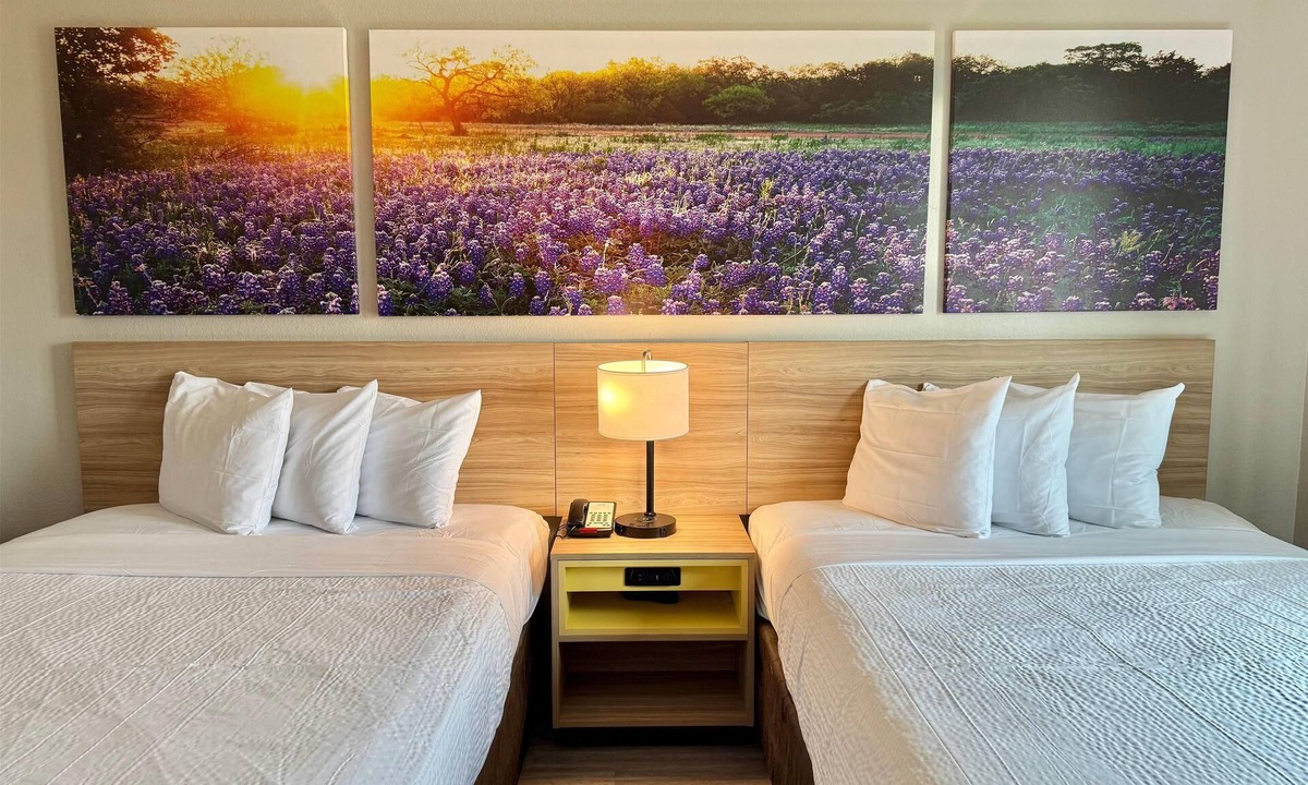 Clodine Hotel | Days Inn & Suites by Wyndham Houston/West Energy Corridor
